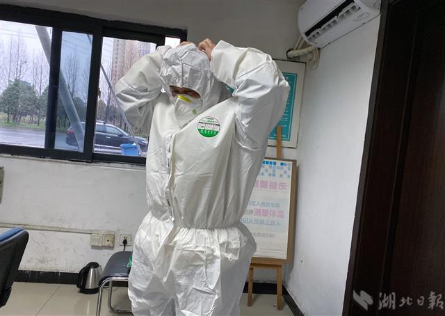 2082844_(新媒體組圖附視頻)應(yīng)急車隊司_12.jpg 2082844_(新媒體組圖附視頻)應(yīng)急車隊司_12.jpg