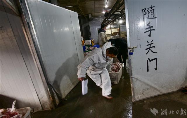 2082846_(新媒體組圖附視頻)應(yīng)急車隊司_11.jpg 2082846_(新媒體組圖附視頻)應(yīng)急車隊司_11.jpg