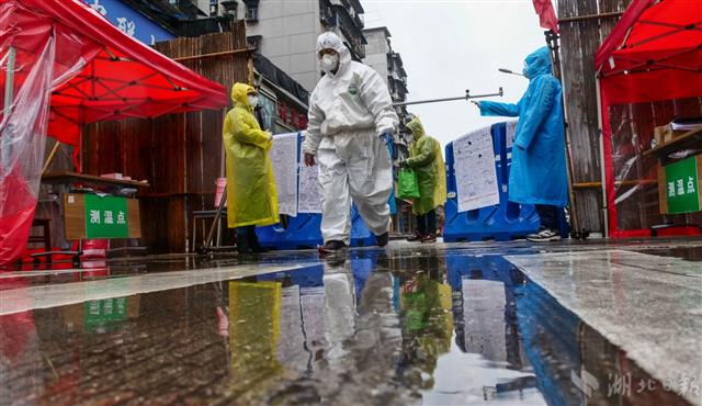 2082853_(新媒體組圖附視頻)應(yīng)急車隊司_4.jpg 2082853_(新媒體組圖附視頻)應(yīng)急車隊司_4.jpg