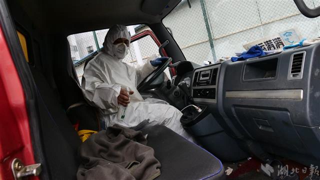 2082850_(新媒體組圖附視頻)應(yīng)急車隊司_7.jpg 2082850_(新媒體組圖附視頻)應(yīng)急車隊司_7.jpg