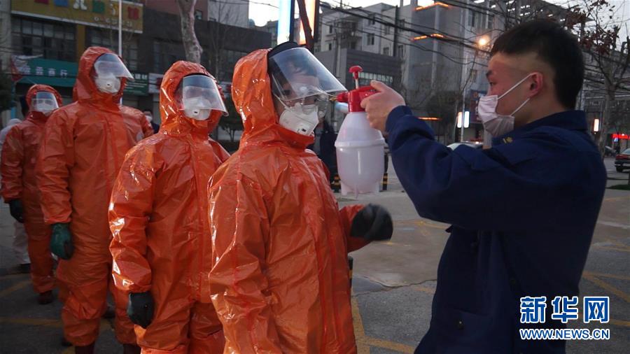 （一線抗疫群英譜&middot;圖文互動）（2）洪湖有支&ldquo;毒水&rdquo;轉(zhuǎn)運(yùn)隊