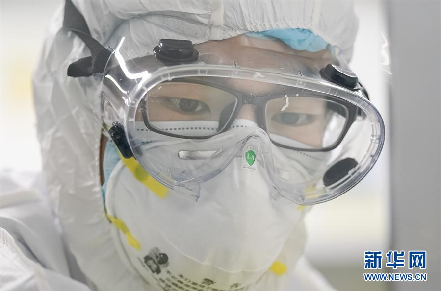 （在習(xí)近平新時(shí)代中國特色社會主義思想指引下&mdash;&mdash;新時(shí)代新作為新篇章&middot;習(xí)近平總書記關(guān)切事&middot;圖文互動）（10）高擎利劍驅(qū)疫魔&mdash;&mdash;科研攻關(guān)助力湖北戰(zhàn)&ldquo;疫&rdquo;記