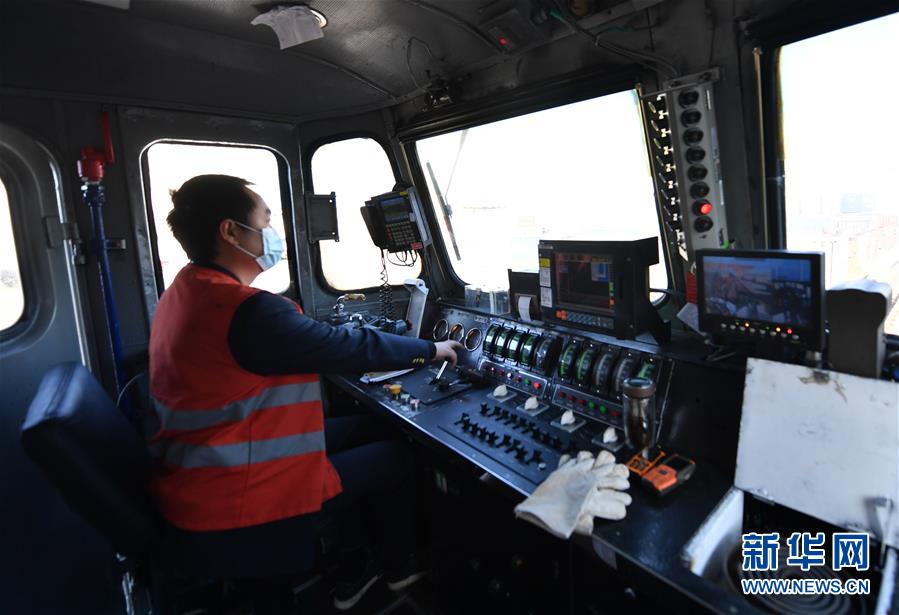 （抓好經(jīng)濟(jì)發(fā)展　應(yīng)對復(fù)雜局面&middot;圖文互動）（5）&ldquo;我們的訂單正回流&rdquo;&mdash;&mdash;江西外貿(mào)企業(yè)復(fù)工復(fù)產(chǎn)見聞