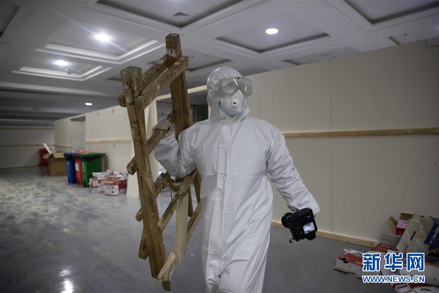 （一線(xiàn)抗疫群英譜&middot;特稿&middot;圖文互動(dòng)）（5）不畏艱險(xiǎn)，深入一線(xiàn)&mdash;&mdash;&ldquo;武漢保衛(wèi)戰(zhàn)&rdquo;一線(xiàn)新聞工作者素描