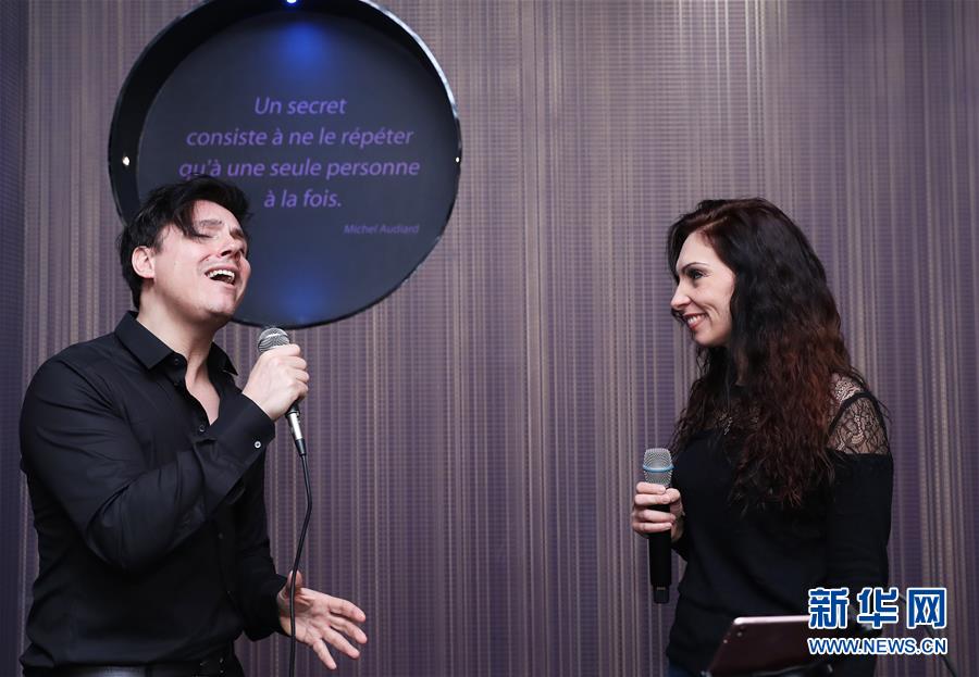 （國際&middot;圖文互動）（2）通訊：手牽手，我們共同驅散陰霾&mdash;&mdash;法國音樂人創(chuàng)作抗疫歌曲背后的故事