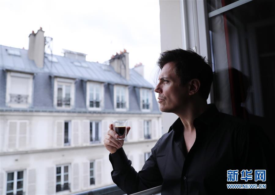 （國際&middot;圖文互動）（5）通訊：手牽手，我們共同驅散陰霾&mdash;&mdash;法國音樂人創(chuàng)作抗疫歌曲背后的故事