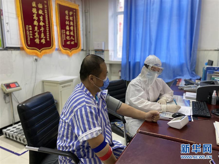 (聚焦疫情防控·圖文互動(dòng))(4)特寫:“90后”醫(yī)護(hù)情侶的抗疫堅(jiān)守