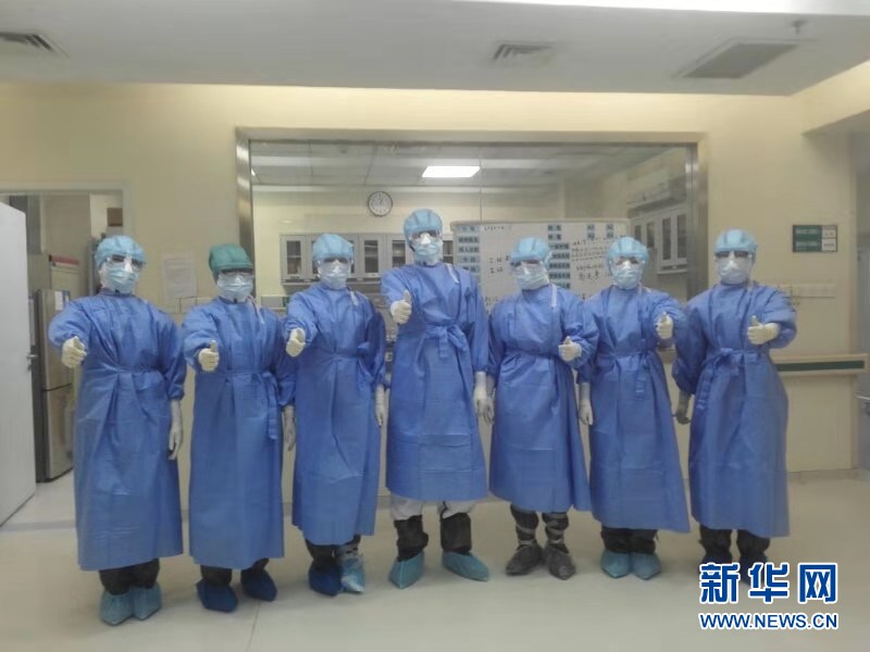 (在習(xí)近平新時代中國特色社會主義思想指引下——新時代新作為新篇章·習(xí)近平總書記關(guān)切事·圖文互動)(9)口罩擋不住你的美——戰(zhàn)“疫”一線巾幗掠影