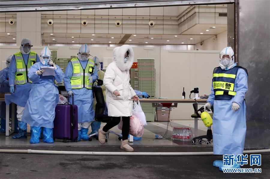 (聚焦疫情防控)(1)武漢累計(jì)收治人數(shù)最多的方艙醫(yī)院正式休艙