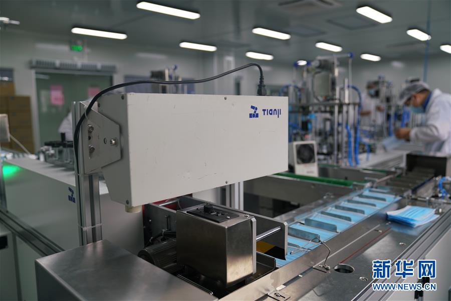 (聚焦疫情防控·圖文互動(dòng))(1)口罩機(jī)“微創(chuàng)新”里的工匠精神