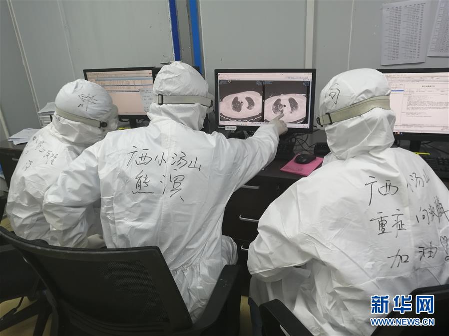 （圖文互動(dòng)）（2）&ldquo;哪里有任務(wù)，哪里就有黨旗飄揚(yáng)&rdquo;&mdash;&mdash;廣西黨員&ldquo;白衣戰(zhàn)士&rdquo;奮戰(zhàn)抗疫一線見(jiàn)聞