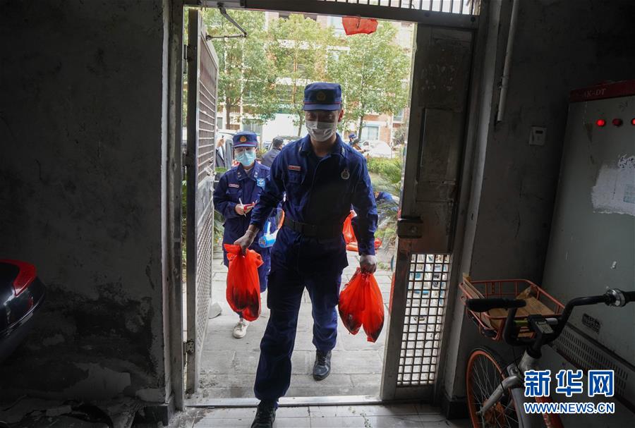 (聚焦疫情防控)(7)咸寧為武漢加“魚(yú)”