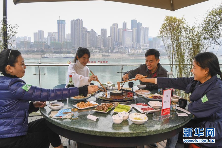 （聚焦復(fù)工復(fù)產(chǎn)&middot;圖文互動）（3）重慶兩江又飄火鍋香