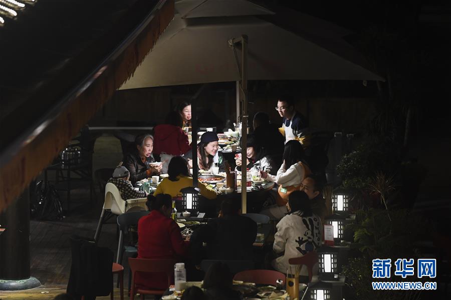 （聚焦復(fù)工復(fù)產(chǎn)&middot;圖文互動）（5）重慶兩江又飄火鍋香