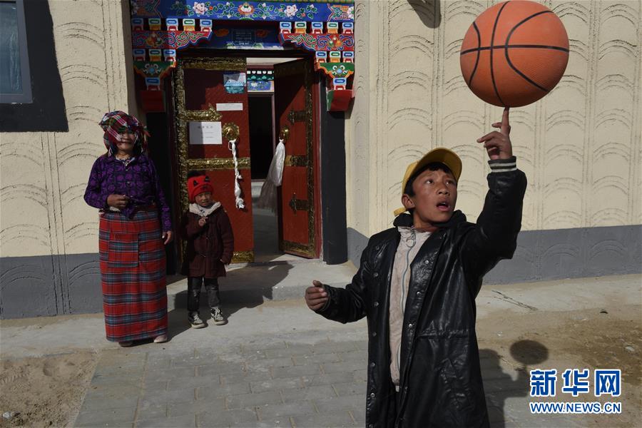 （新華全媒頭條&middot;圖文互動(dòng)）（10）跨越半個(gè)世紀(jì)的生命遷徙&mdash;&mdash;西藏極高海拔生態(tài)搬遷破解人與自然共生難題