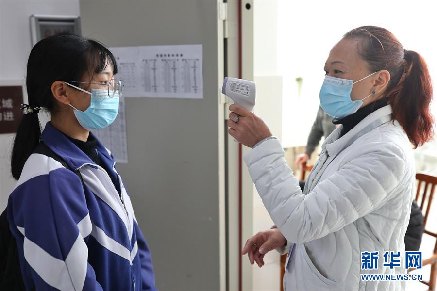 （新華全媒頭條&middot;圖文互動(dòng)）（7）春天里的瑯瑯書(shū)聲━━部分地方學(xué)校開(kāi)學(xué)見(jiàn)聞