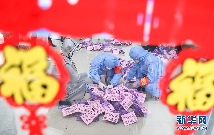 (新華全媒頭條·在習(xí)近平新時代中國特色社會主義思想指引下——新時代新作為新篇章·圖文互動)(4)同心戰(zhàn)“疫”彰顯人民至上——各地各部門貫徹落實(shí)習(xí)近平總書記重要指示精神統(tǒng)籌推進(jìn)疫情防控和經(jīng)濟(jì)社會發(fā)展