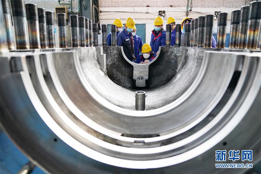 (新華全媒頭條·在習(xí)近平新時代中國特色社會主義思想指引下——新時代新作為新篇章·圖文互動)(8)同心戰(zhàn)“疫”彰顯人民至上——各地各部門貫徹落實(shí)習(xí)近平總書記重要指示精神統(tǒng)籌推進(jìn)疫情防控和經(jīng)濟(jì)社會發(fā)展