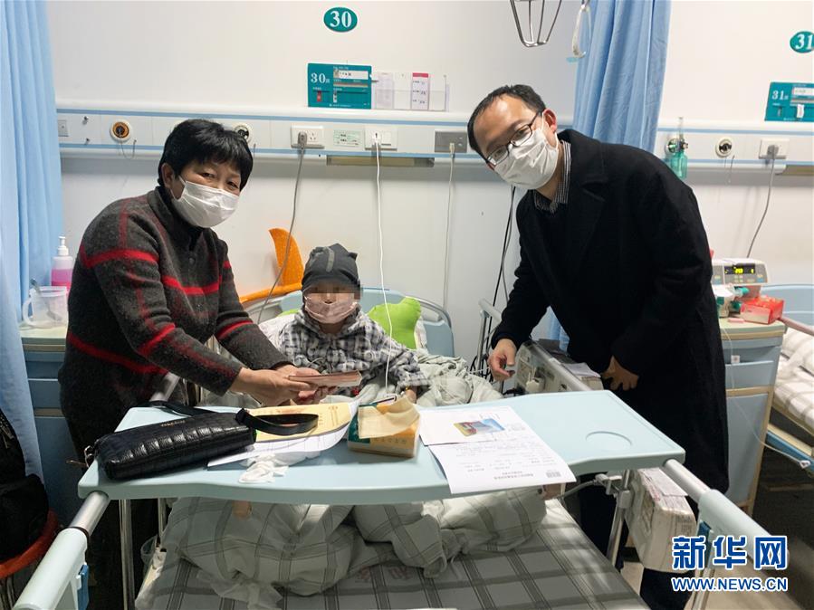 (一線抗疫群英譜·圖文互動)(1)“愿每個承受病痛的孩子都不會成為孤島”——記百名白血病兒童的守護者林斌