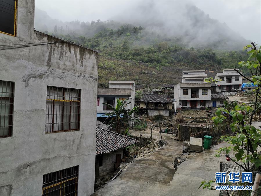 (決戰(zhàn)決勝脫貧攻堅·圖文互動)(1)邊境線上起新居——桂西極貧縣山村走訪見聞