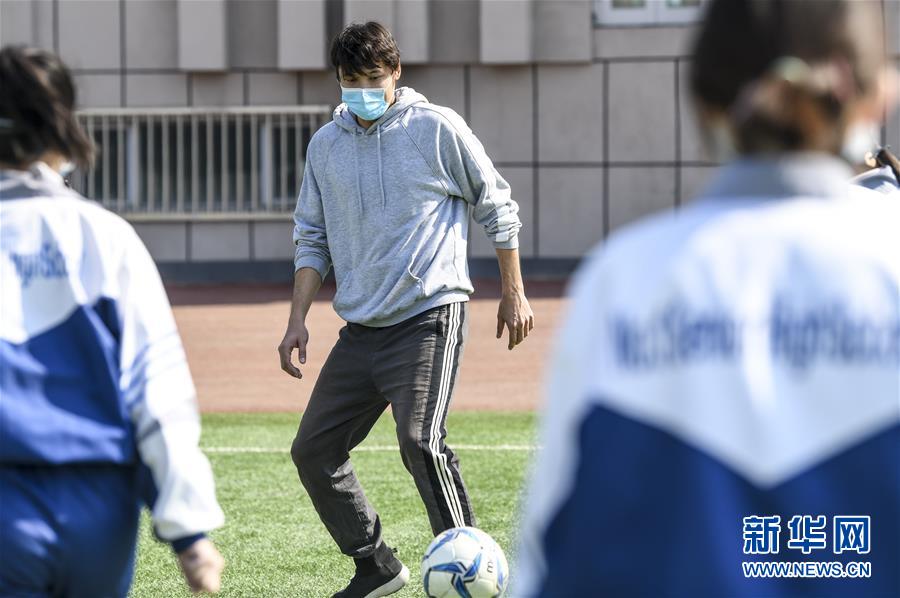 （圖文互動）（1）&ldquo;早&rdquo;安同學(xué)，&ldquo;早&rdquo;安老師！&mdash;&mdash;新疆初高中畢業(yè)班復(fù)課一周回訪見聞