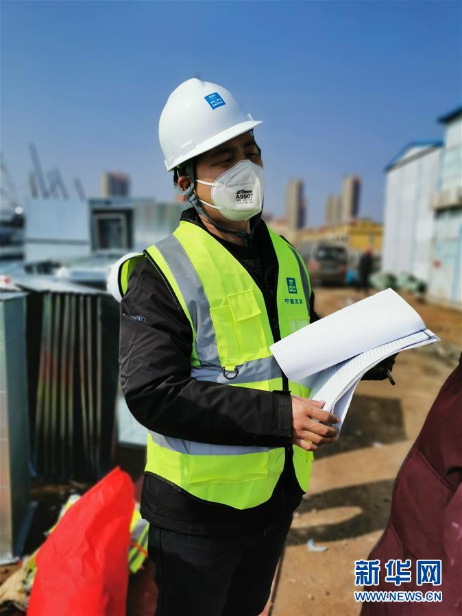 （一線抗疫群英譜&middot;圖文互動）（1）羅文浩：&ldquo;女兒，你的名字里有溫暖，有榮光！&rdquo;