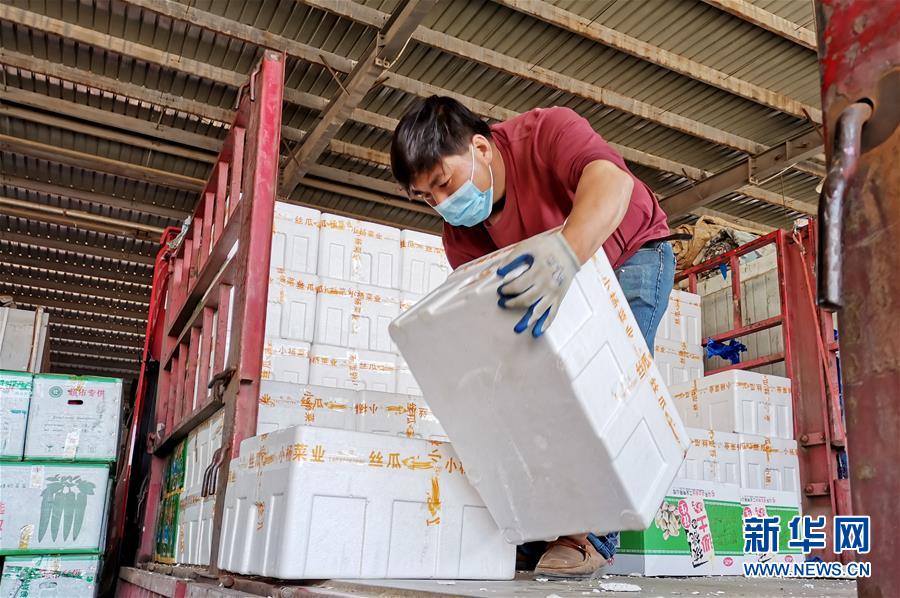 （聚焦復(fù)工復(fù)產(chǎn)&middot;圖文互動）（4）河南：撤卡不撤防 復(fù)工復(fù)產(chǎn)忙