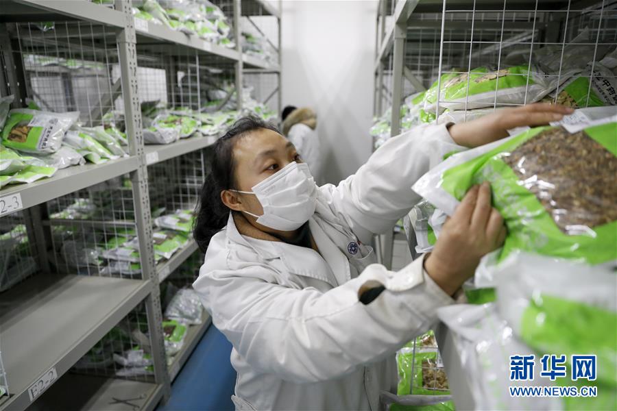 （在習(xí)近平新時代中國特色社會主義思想指引下&mdash;&mdash;新時代新作為新篇章&middot;習(xí)近平總書記關(guān)切事&middot;圖文互動）（4）穩(wěn)住千家萬戶的&ldquo;飯碗&rdquo;&mdash;&mdash;各地積極穩(wěn)就業(yè)化解疫情影響