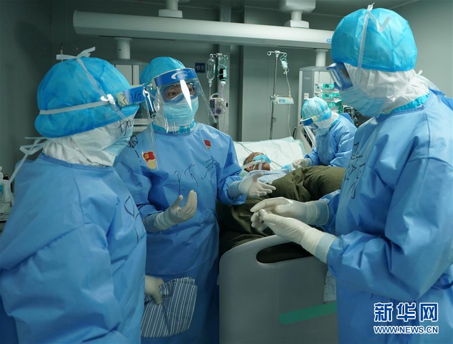 （新華全媒頭條&middot;圖文互動）（7）和時間拼速度 與死神搶生命&mdash;&mdash;火神山醫(yī)院重癥醫(yī)學一科里的&ldquo;生死戰(zhàn)&rdquo; 