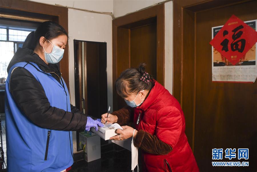 （習(xí)近平致敬的戰(zhàn)&ldquo;疫&rdquo;英雄&middot;社區(qū)工作者篇&middot;圖文互動）（2）他們，堅(jiān)守一線戰(zhàn)風(fēng)雨