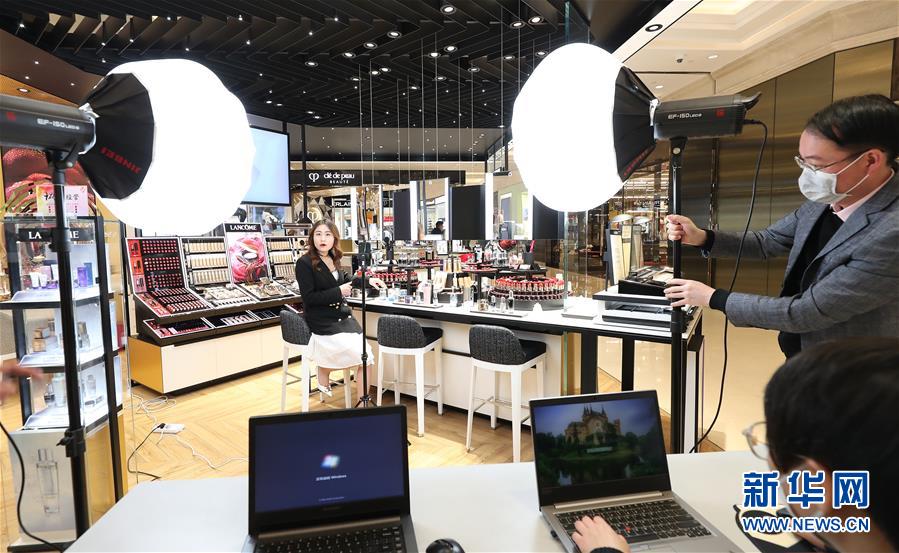 (中國經濟新觀察·圖文互動)(4)搶抓“云端”的機遇——看數(shù)字技術如何撬動新動能