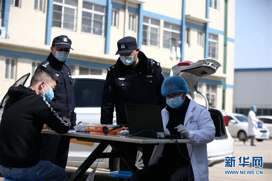 （習近平致敬的戰(zhàn)&ldquo;疫&rdquo;英雄&middot;公安干警篇&middot;圖文互動）（3）他們，抗疫一線鑄警魂