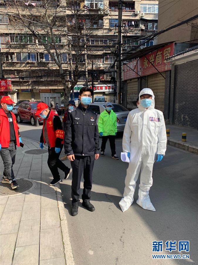 （習近平致敬的戰(zhàn)&ldquo;疫&rdquo;英雄&middot;公安干警篇&middot;圖文互動）（6）他們，抗疫一線鑄警魂