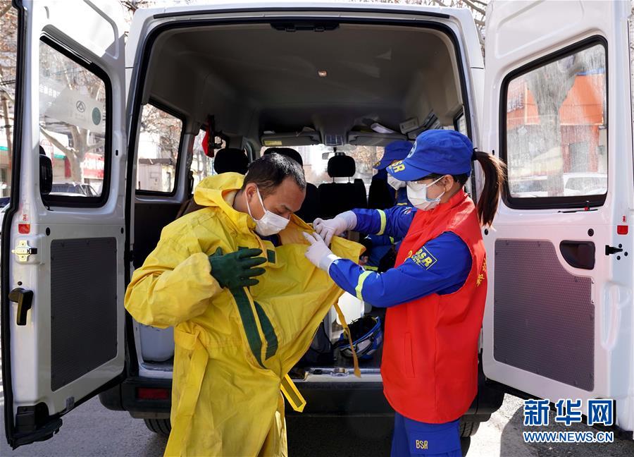 （習(xí)近平致敬的戰(zhàn)&ldquo;疫&rdquo;英雄&middot;志愿者篇&middot;圖文互動(dòng)）（3）他們，微光成炬照征程