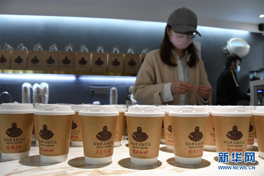 （新華全媒頭條&middot;習(xí)近平致敬的戰(zhàn)&ldquo;疫&rdquo;英雄&middot;武漢人民篇&middot;圖文互動）（9）壯哉，大武漢&mdash;&mdash;獻給英雄的武漢人民