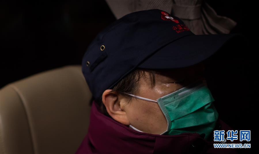 （新華全媒頭條&middot;習(xí)近平致敬的戰(zhàn)&ldquo;疫&rdquo;英雄&middot;武漢人民篇&middot;圖文互動）（11）壯哉，大武漢&mdash;&mdash;獻給英雄的武漢人民