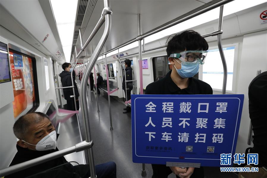 （新華全媒頭條&middot;習(xí)近平致敬的戰(zhàn)&ldquo;疫&rdquo;英雄&middot;武漢人民篇&middot;圖文互動）（13）壯哉，大武漢&mdash;&mdash;獻給英雄的武漢人民