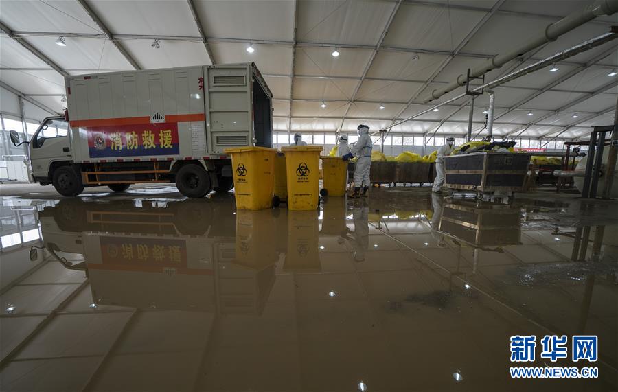 (聚焦疫情防控·圖文互動(dòng))(1)“隱蔽”防線上的阻擊戰(zhàn)——武漢醫(yī)療廢物處理從“全線告急”到“日產(chǎn)日清”