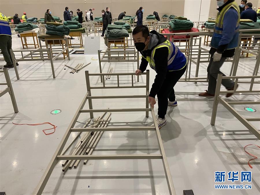 (新華全媒頭條·圖文互動(dòng))(11)致敬“沉默的英雄”——記武漢火神山雷神山醫(yī)院的建設(shè)者