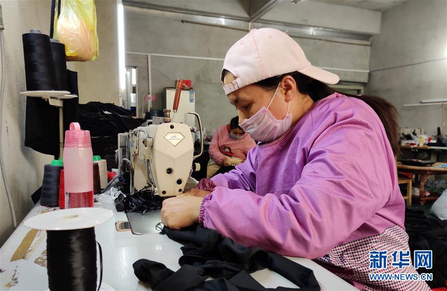 (決戰(zhàn)決勝脫貧攻堅(jiān)·圖文互動(dòng))(1)“挪窩”迎來新生活——貧困“土瑤”群眾搬出深山后的喜與盼