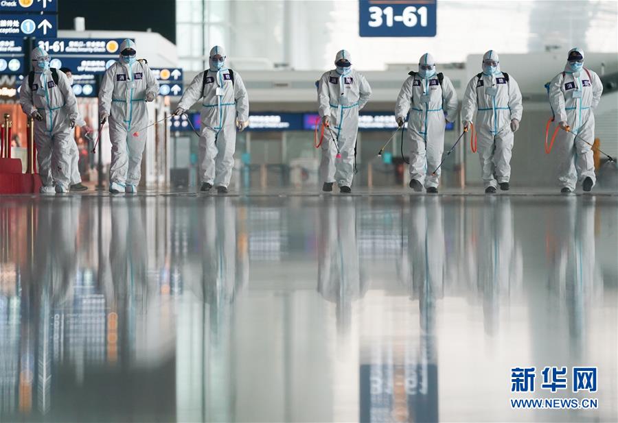 (聚焦疫情防控)(4)武漢天河機(jī)場為復(fù)航開展消殺作業(yè)