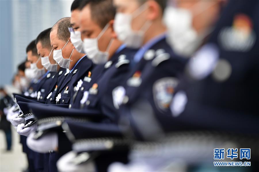(新華全媒頭條·圖文互動(dòng))(6)舉國(guó)同悲 萬(wàn)眾同心——全國(guó)各地悼念新冠肺炎疫情犧牲烈士和逝世同胞側(cè)記