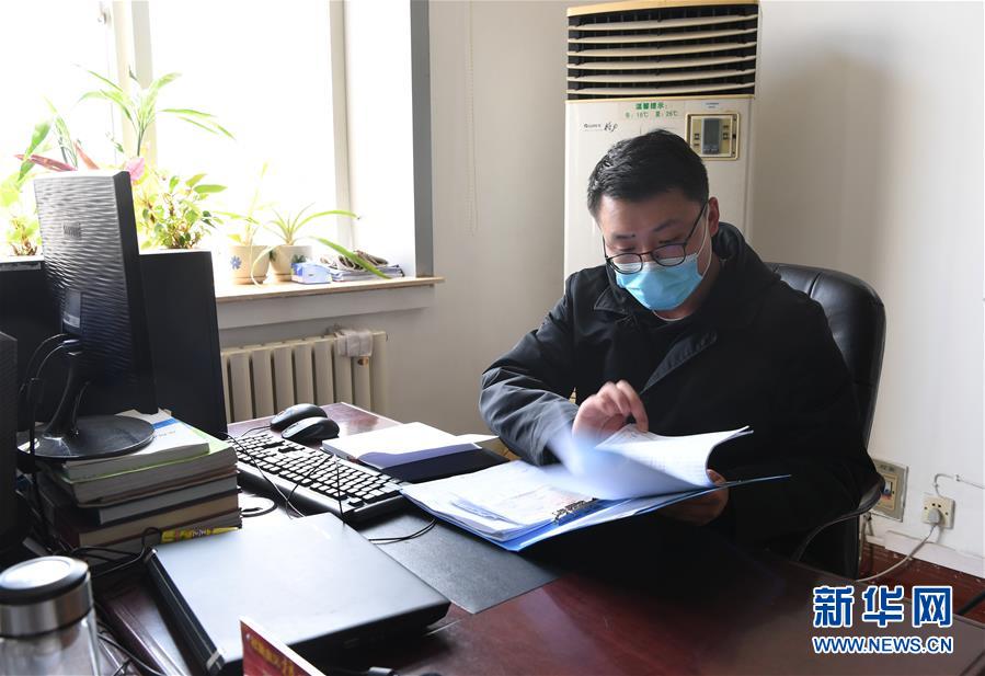 （一線抗疫群英譜&middot;圖文互動(dòng)）（2）&ldquo;再年輕，也要學(xué)做頂梁柱&rdquo;&mdash;&mdash;記&ldquo;95后&rdquo;干警李文超