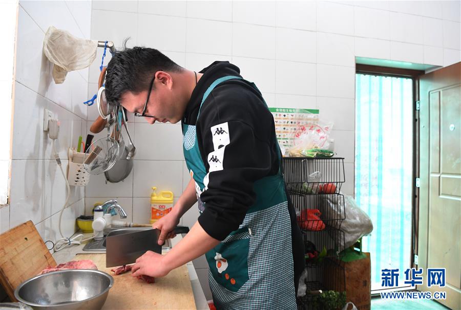 （一線抗疫群英譜&middot;圖文互動(dòng)）（4）&ldquo;再年輕，也要學(xué)做頂梁柱&rdquo;&mdash;&mdash;記&ldquo;95后&rdquo;干警李文超