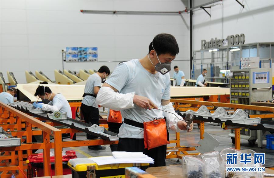 (在習近平新時代中國特色社會主義思想指引下——新時代新作為新篇章·習近平總書記關切事·圖文互動)(3)按下復工復產(chǎn)“快進鍵”