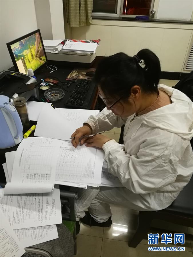 （一線抗疫群英譜&middot;圖文互動）（1）山西檢測員伉儷：疫情不退，決不放松