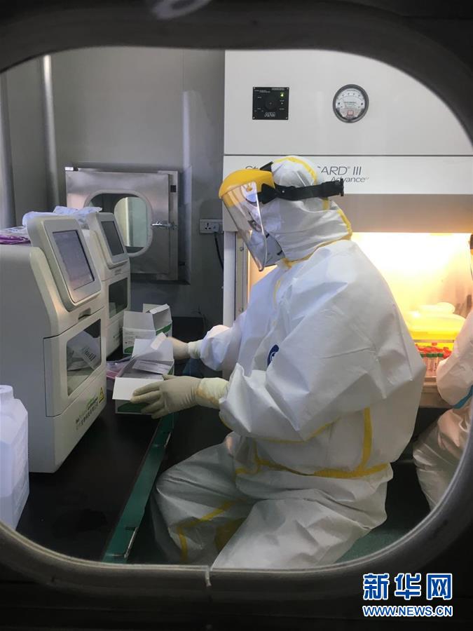 （一線抗疫群英譜&middot;圖文互動）（2）山西檢測員伉儷：疫情不退，決不放松