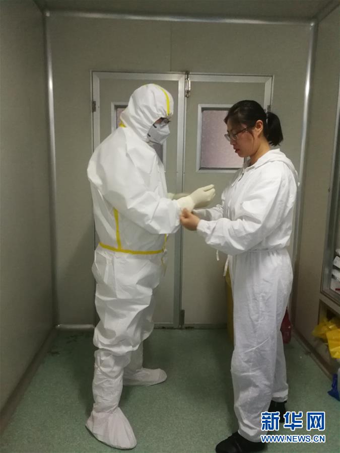 （一線抗疫群英譜&middot;圖文互動）（4）山西檢測員伉儷：疫情不退，決不放松