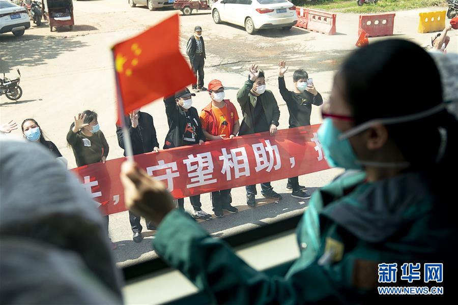 （聚焦疫情防控&middot;圖文互動）（1）分秒必爭！一切為了治病救人&mdash;&mdash;中國抗疫生命至上的生動實(shí)踐