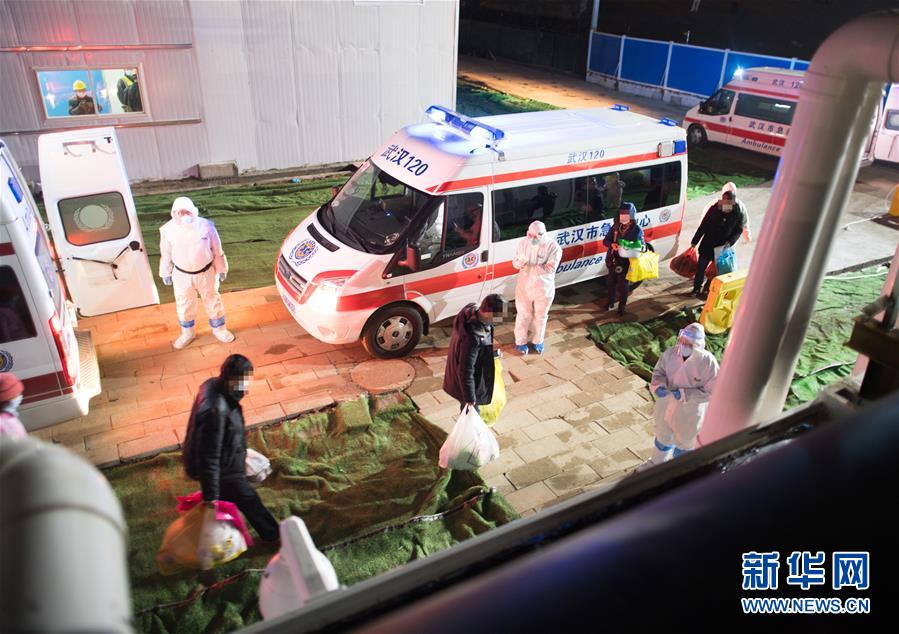 （聚焦疫情防控&middot;圖文互動）（11）分秒必爭！一切為了治病救人&mdash;&mdash;中國抗疫生命至上的生動實(shí)踐